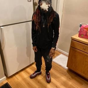 Meet your Posher, Dee